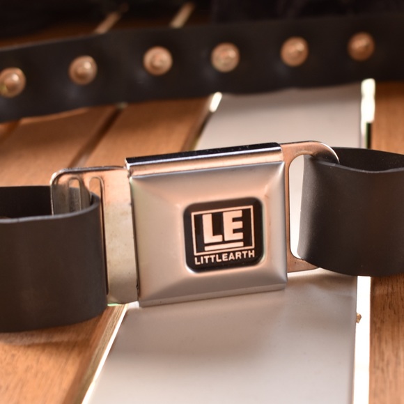 Upcycled Belt with Seat Belt Closure 🎲 - Picture 2 of 4